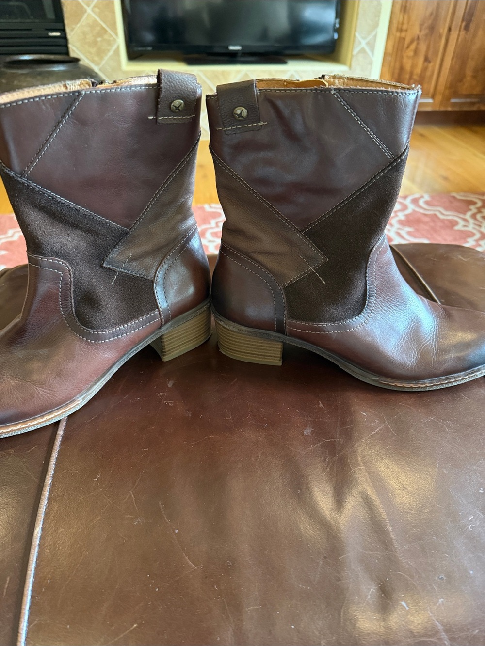 Pikolinos boots size 39. Like new chocolate brown leather and suede.